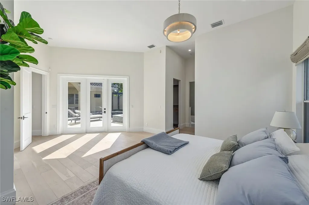 215 Point Salerno Naples FL 34108