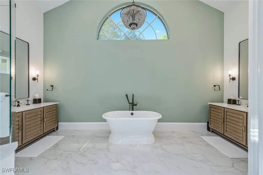 215 Point Salerno Naples FL 34108