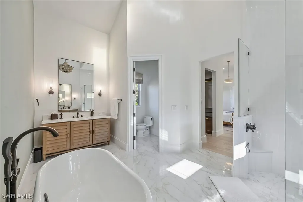 215 Point Salerno Naples FL 34108