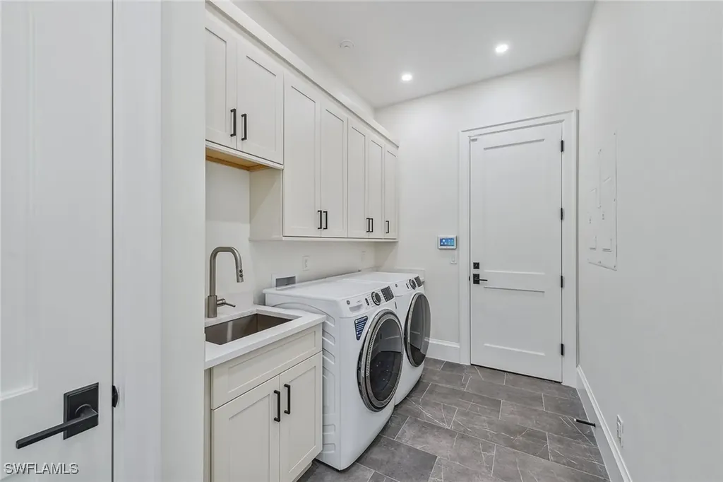 215 Point Salerno Naples FL 34108