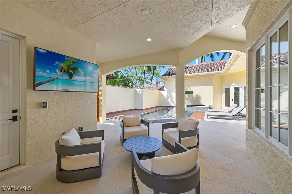 215 Point Salerno Naples FL 34108
