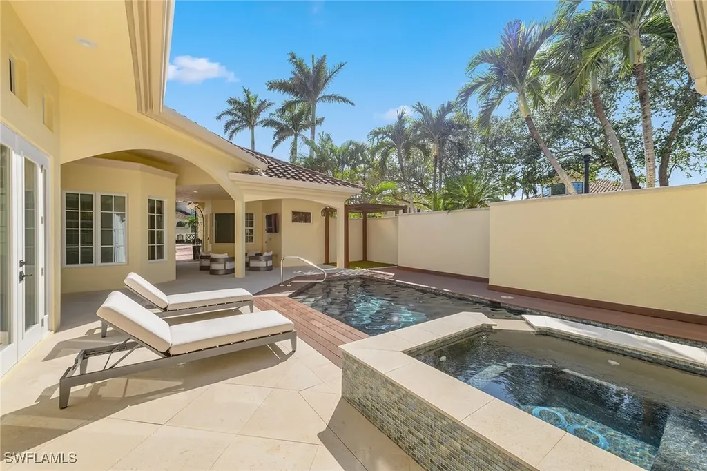 215 Point Salerno Naples FL 34108