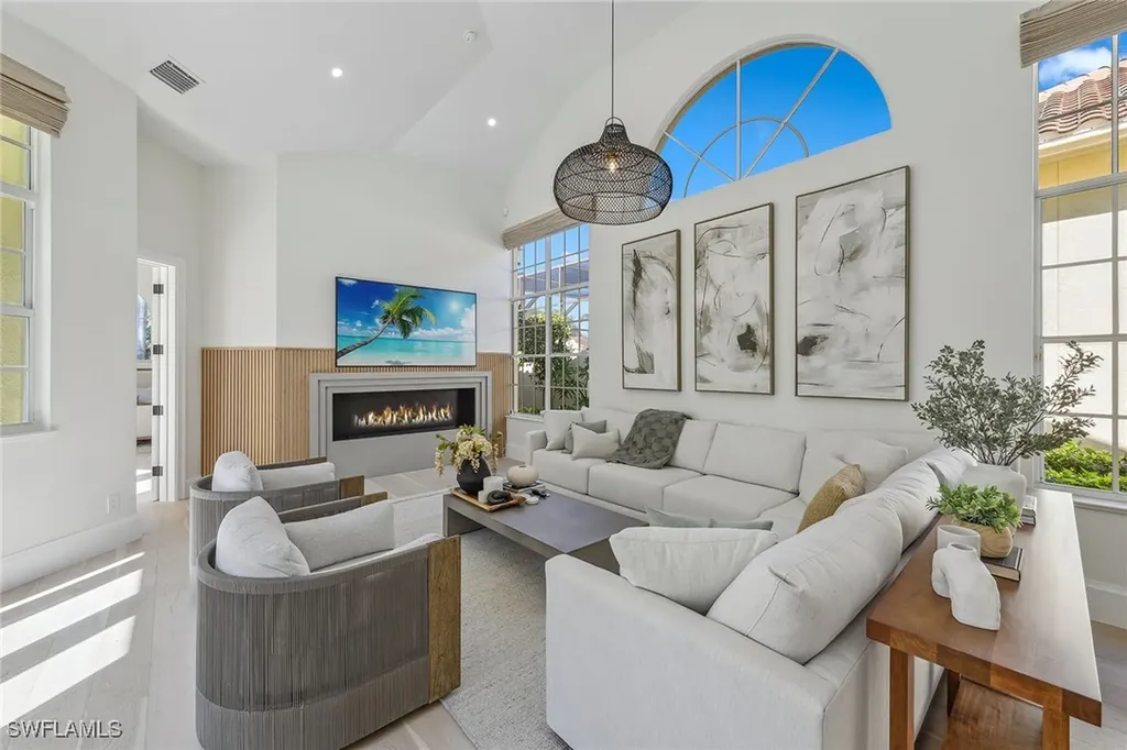 215 Point Salerno Naples FL 34108