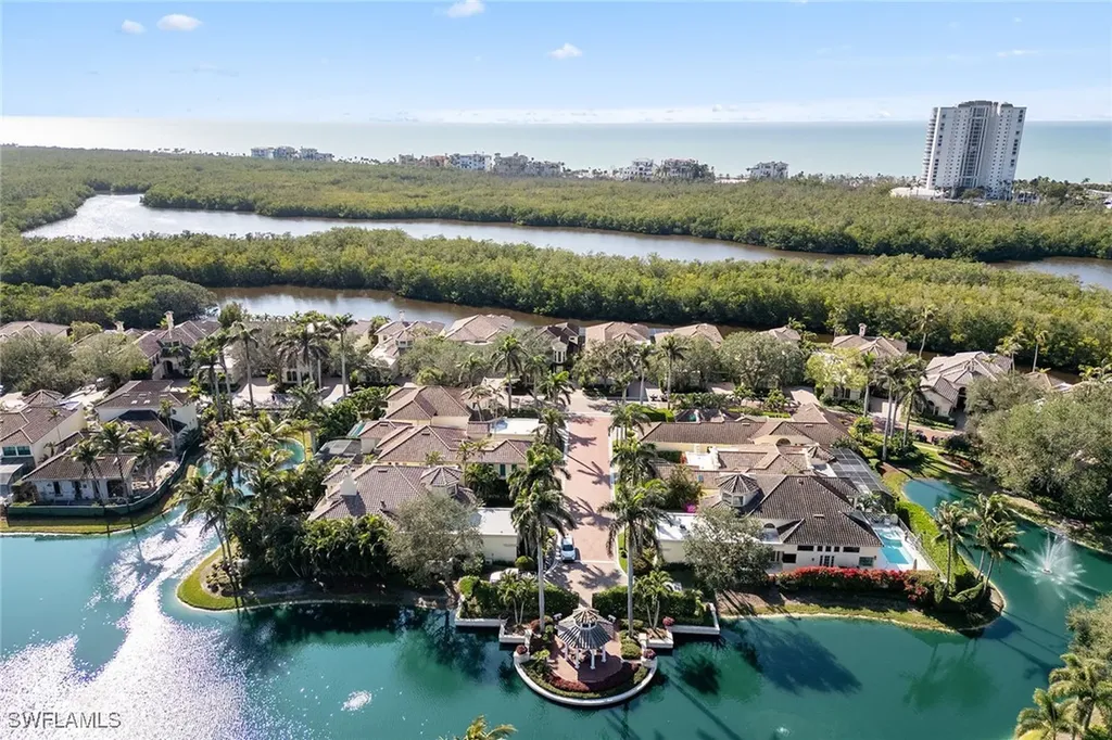 215 Point Salerno Naples FL 34108