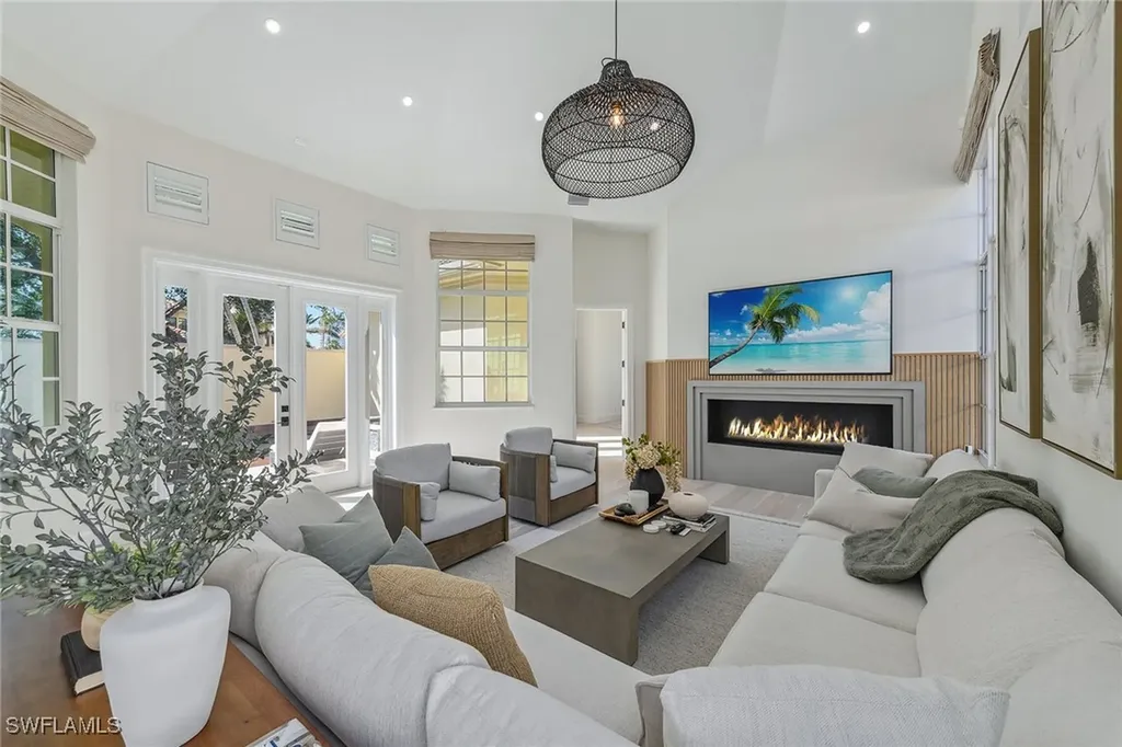 215 Point Salerno Naples FL 34108