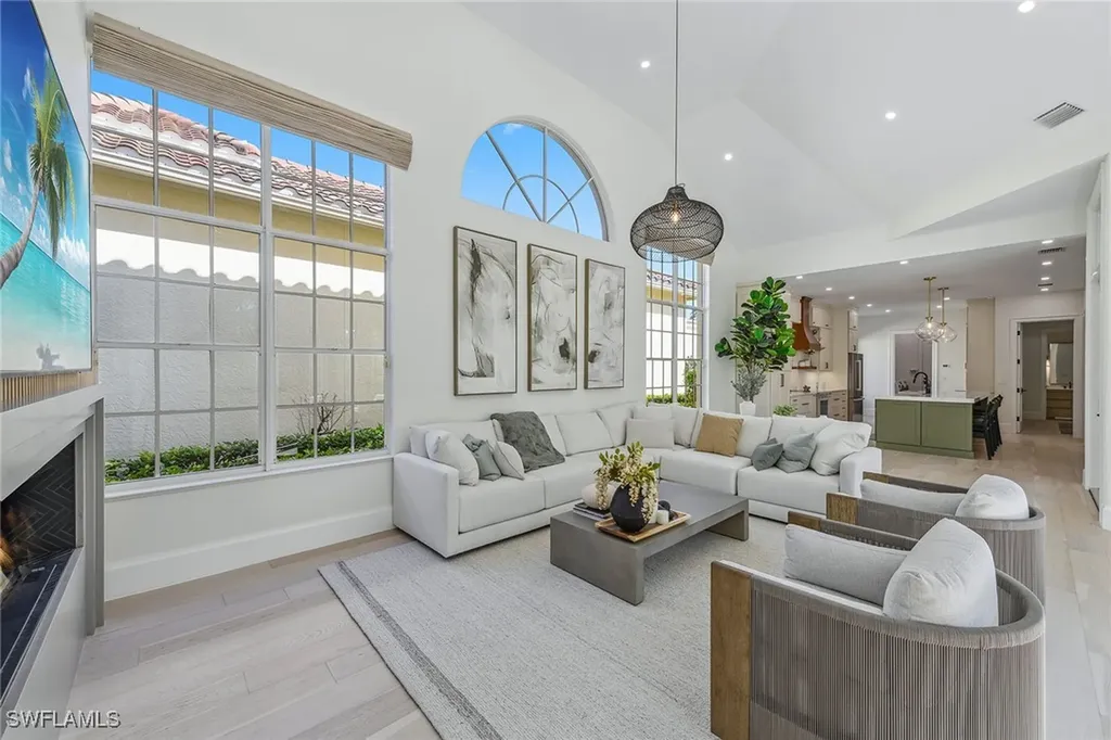 215 Point Salerno Naples FL 34108