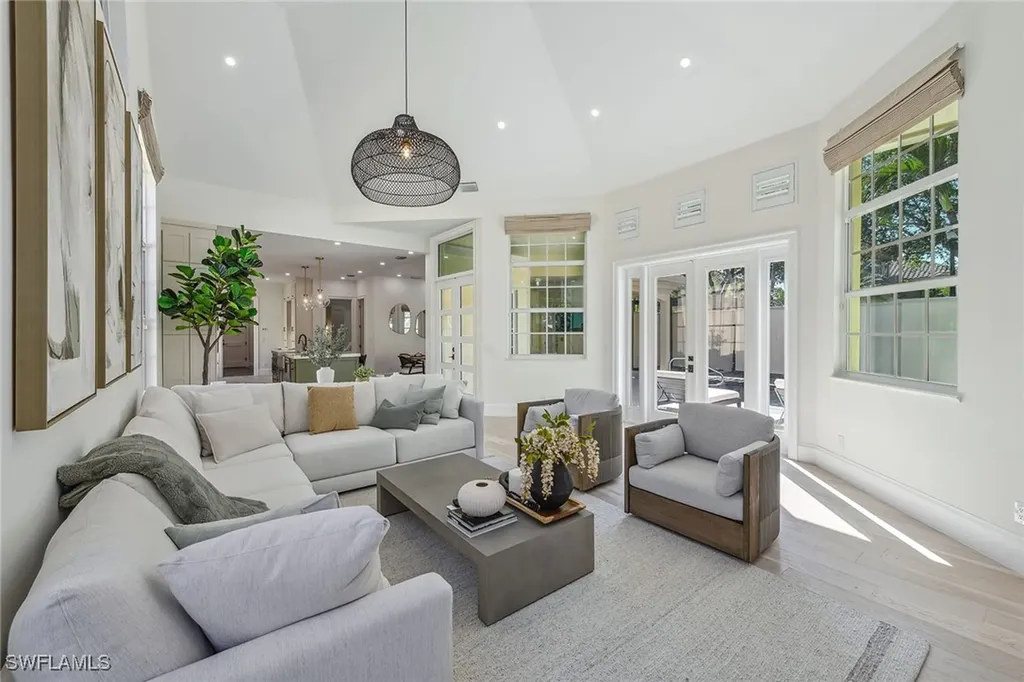 215 Point Salerno Naples FL 34108