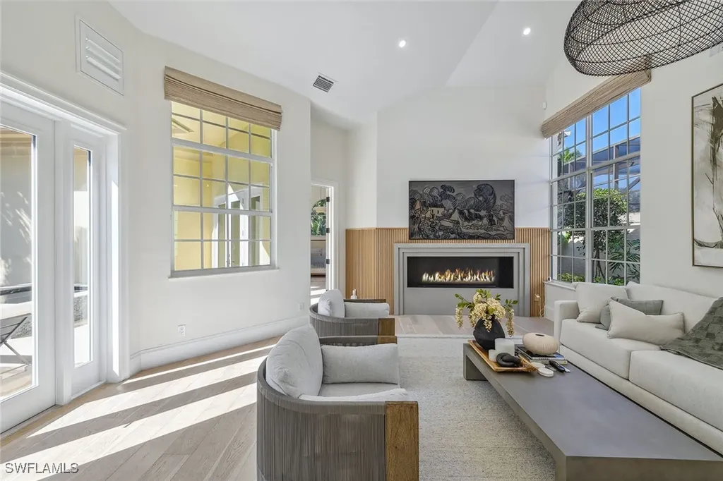 215 Point Salerno Naples FL 34108