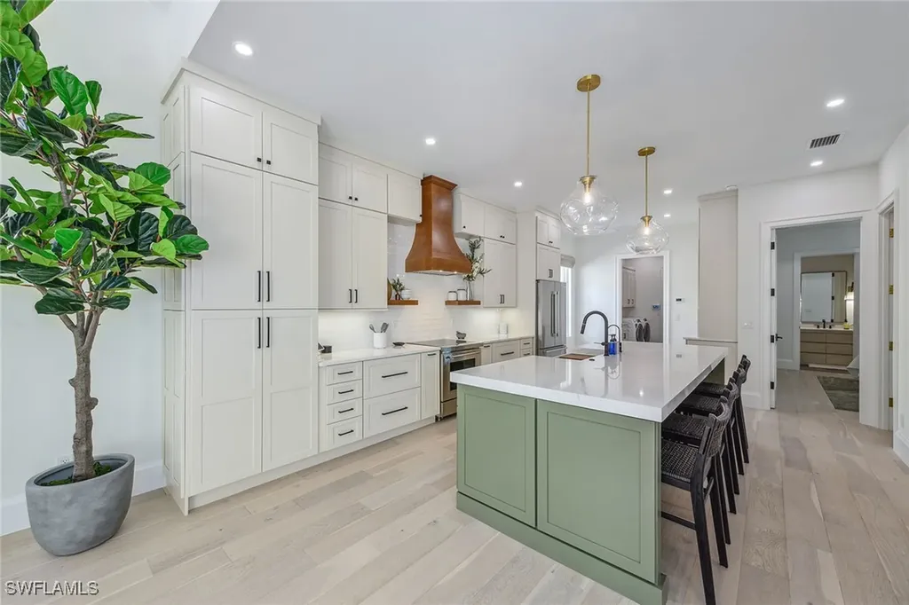 215 Point Salerno Naples FL 34108