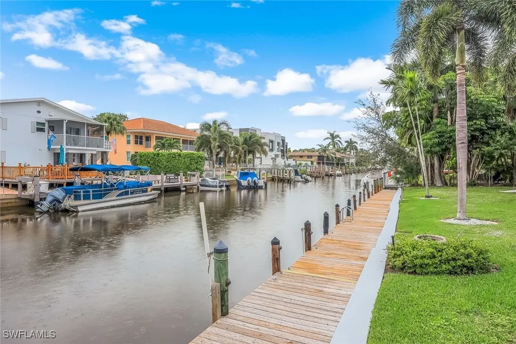 Naples FL, 1686 Blue Point Avenue, Unit B9