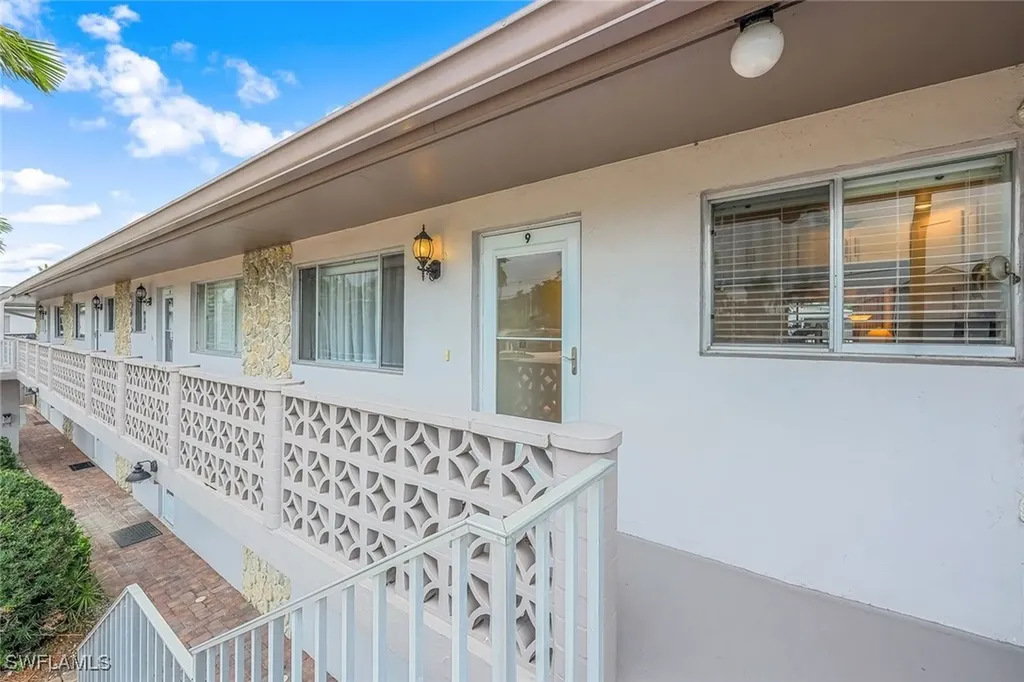 1686 Blue Point Avenue Naples FL 34102