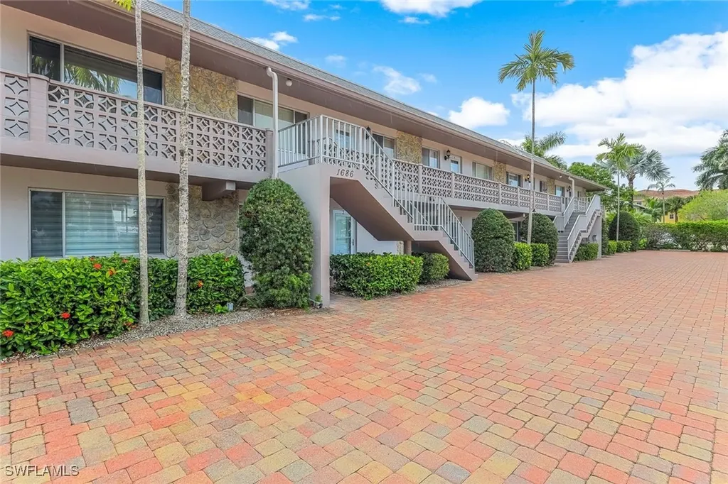 1686 Blue Point Avenue Naples FL 34102