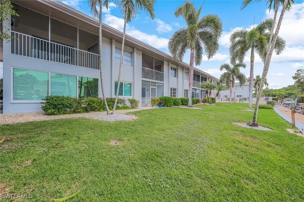 1686 Blue Point Avenue Naples FL 34102