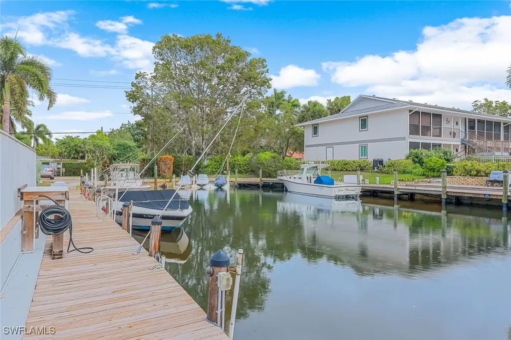 1686 Blue Point Avenue Naples FL 34102