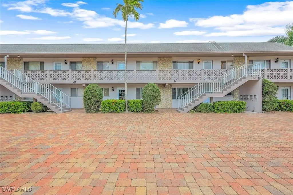 1686 Blue Point Avenue Naples FL 34102