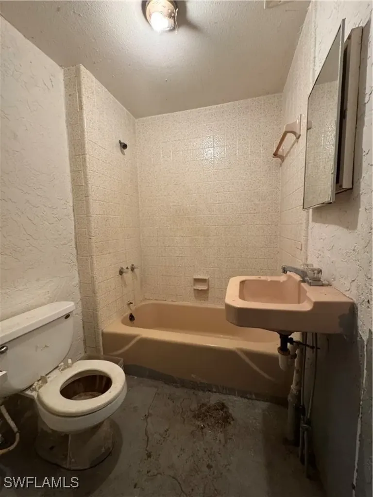 8306 Suncoast Drive North Fort Myers FL 33917