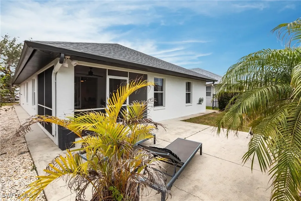 557 102nd Avenue N Naples FL 34108