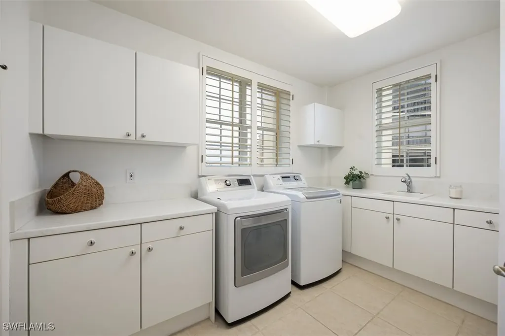 560 El Camino Real Naples FL 34119