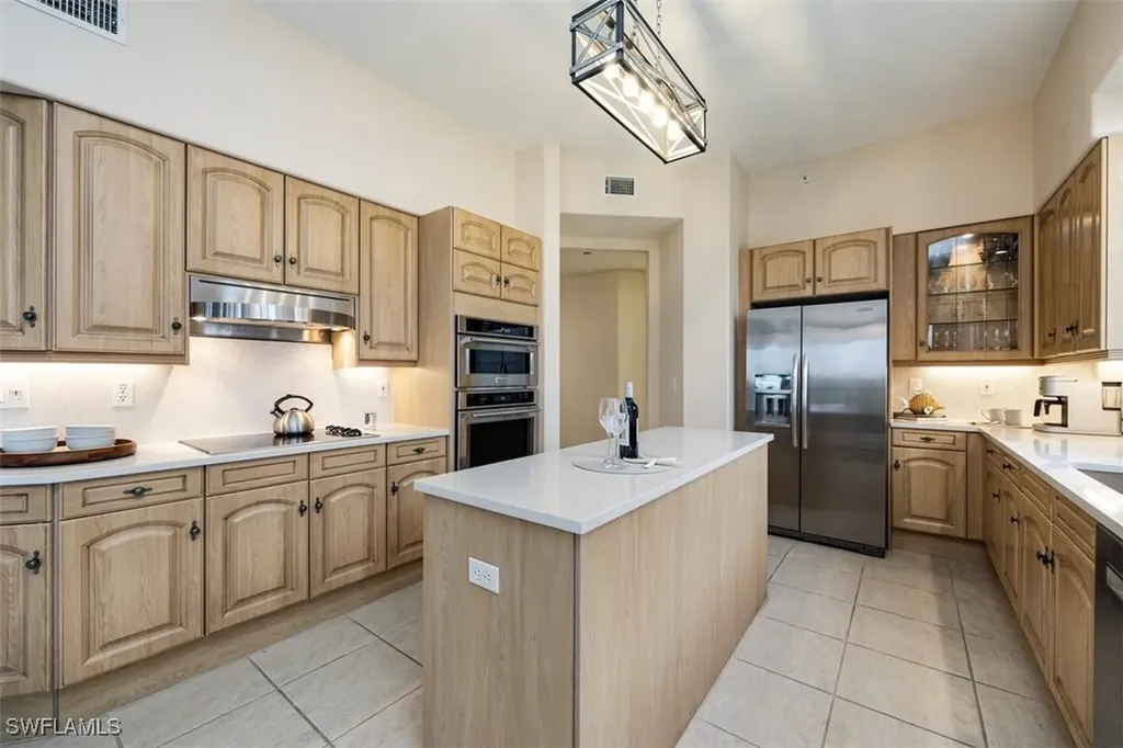 560 El Camino Real Naples FL 34119
