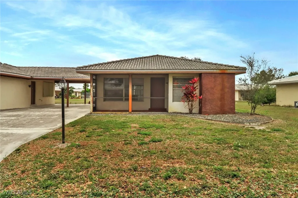3 Parkwood Villas Court Lehigh Acres FL 33936