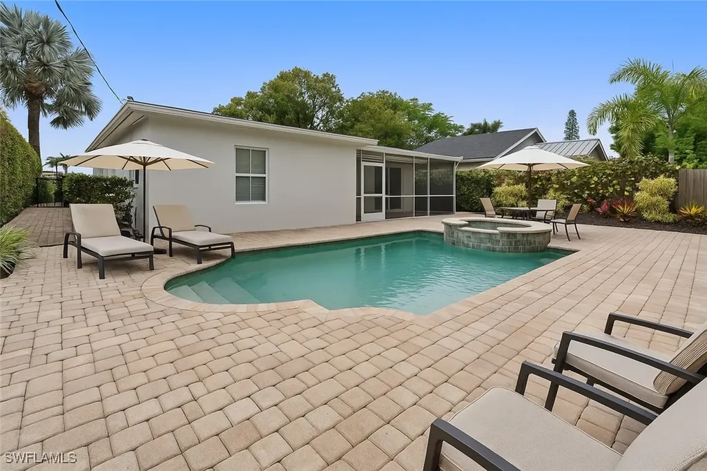 47 7th Street Bonita Springs FL 34134