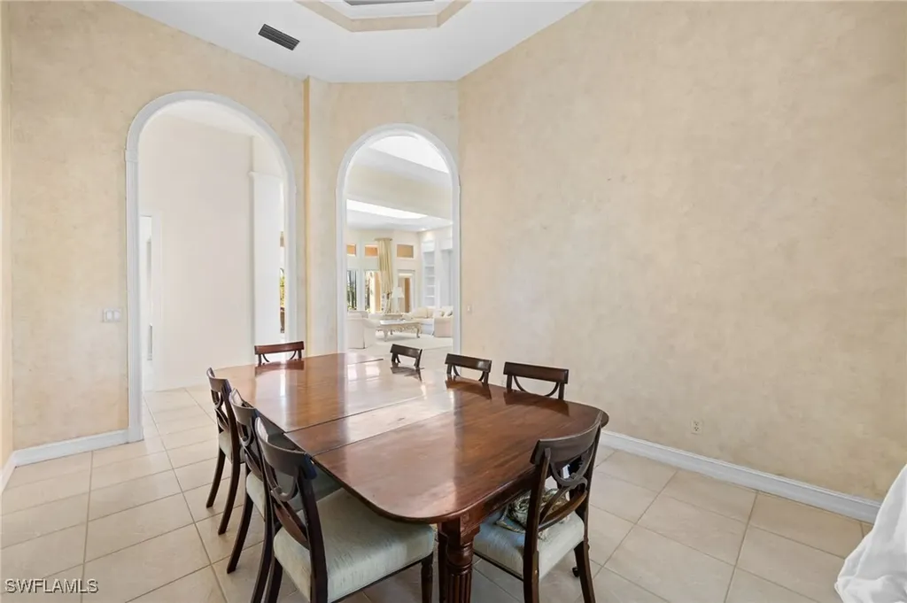 897 Barcarmil Way Naples FL 34110