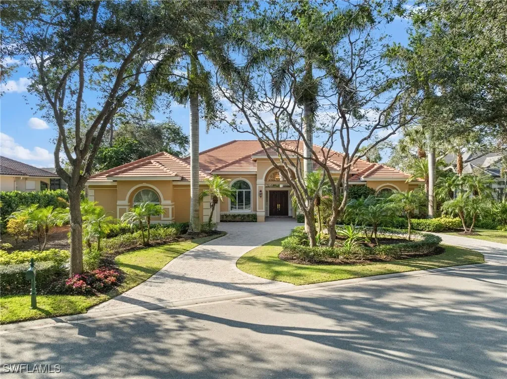 897 Barcarmil Way Naples FL 34110