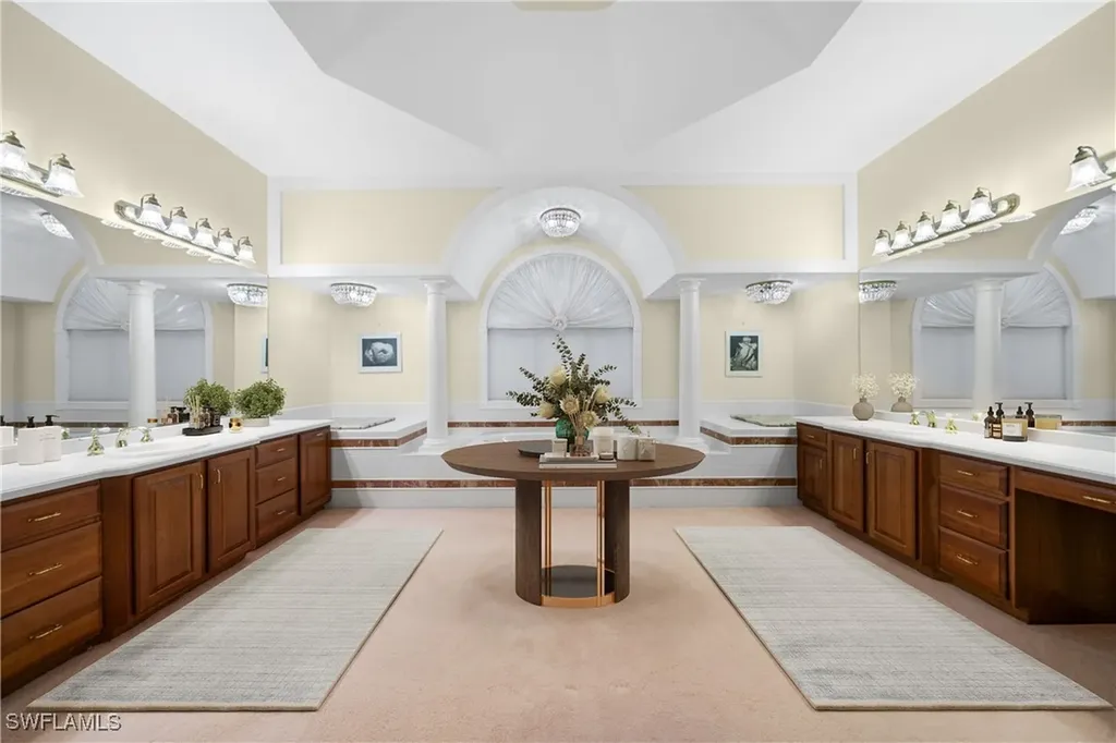 897 Barcarmil Way Naples FL 34110