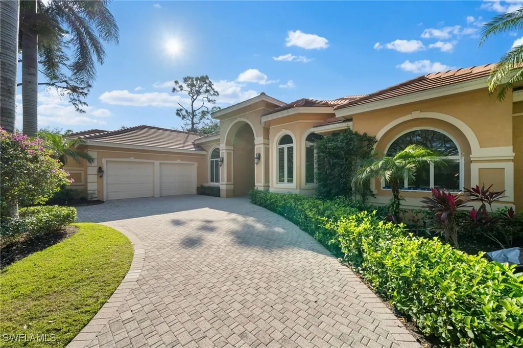 897 Barcarmil Way Naples FL 34110
