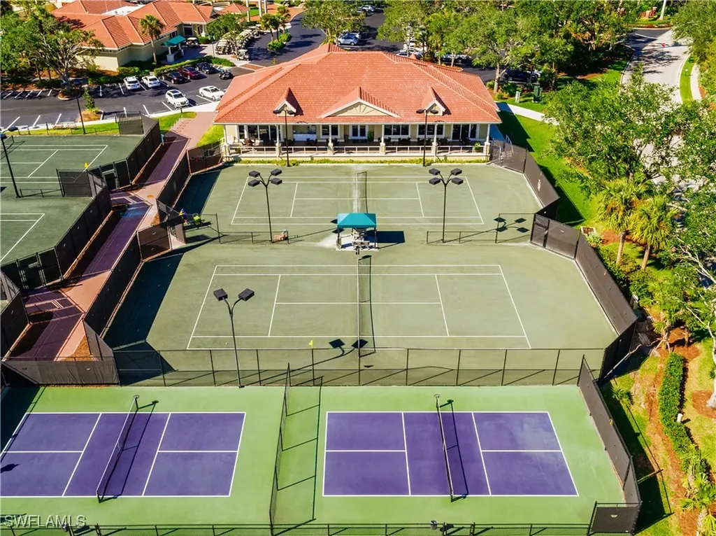 897 Barcarmil Way Naples FL 34110