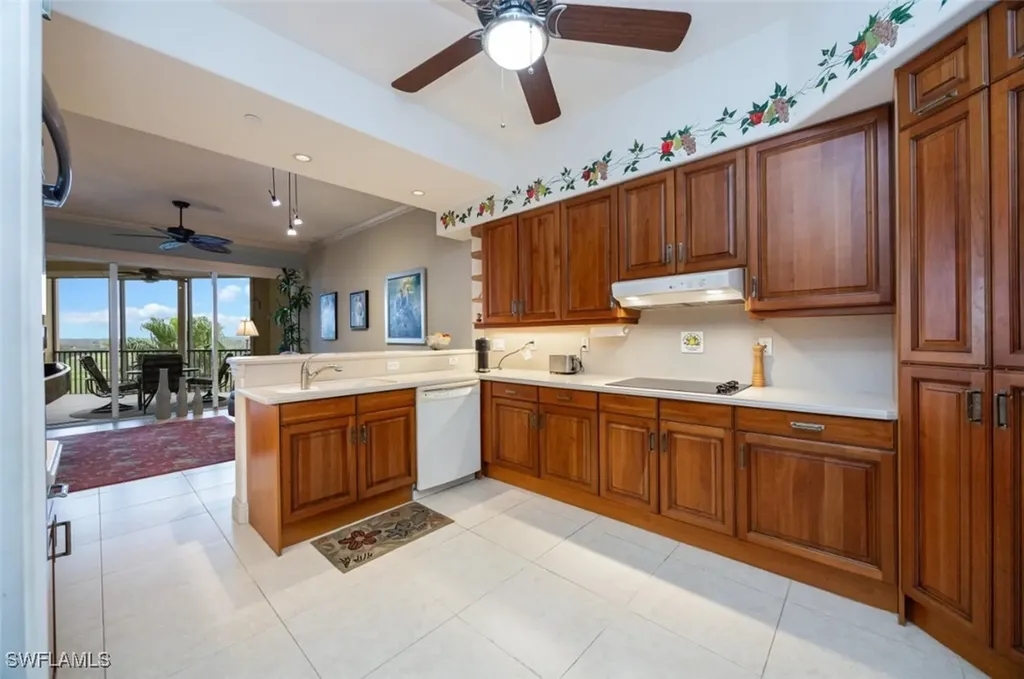 570 El Camino Real Naples FL 34119