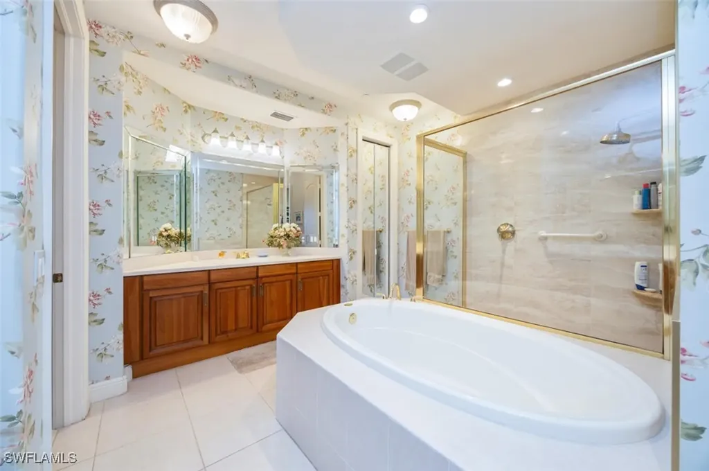 570 El Camino Real Naples FL 34119