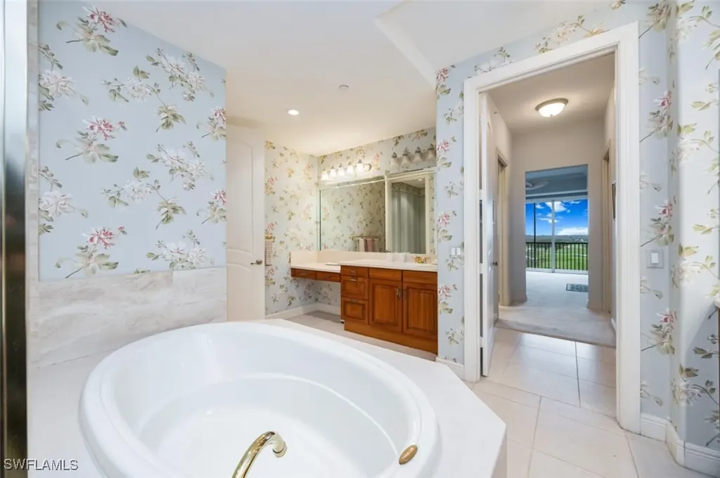 570 El Camino Real Naples FL 34119