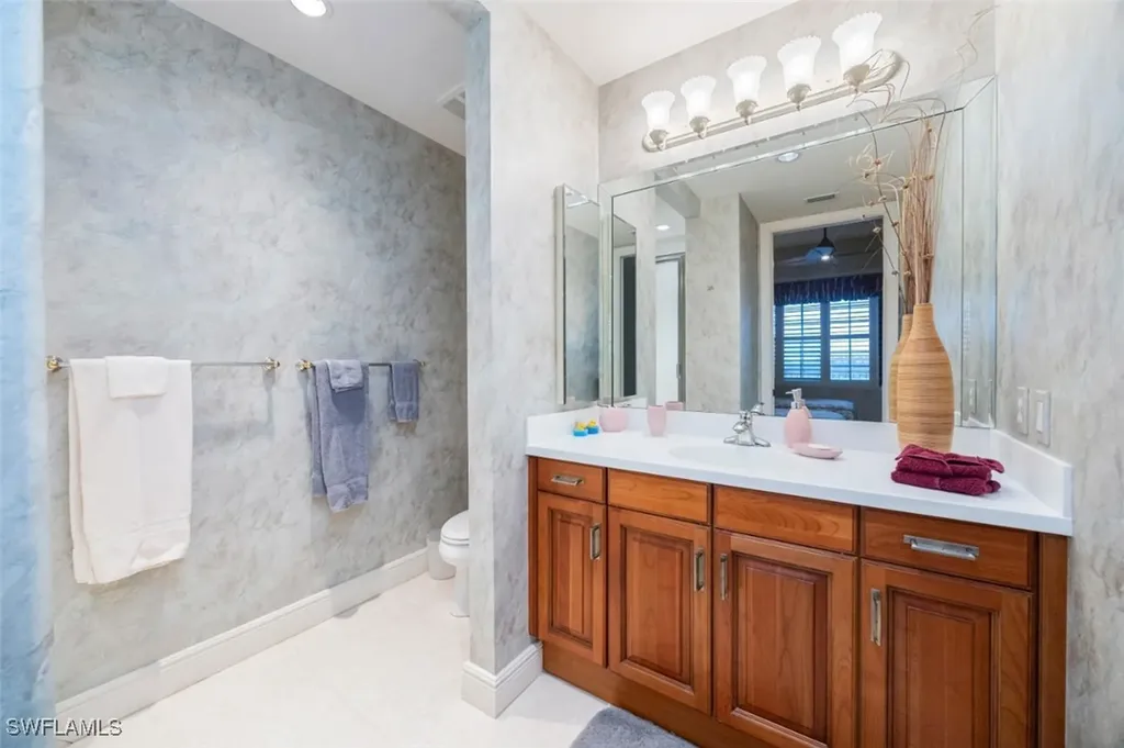 570 El Camino Real Naples FL 34119