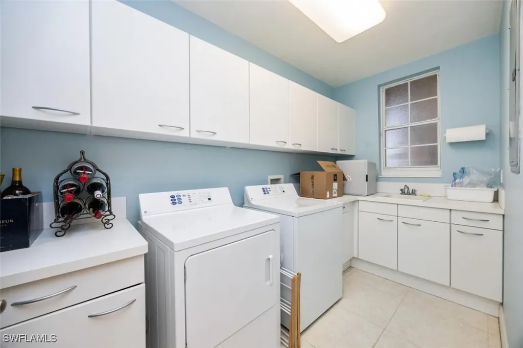570 El Camino Real Naples FL 34119
