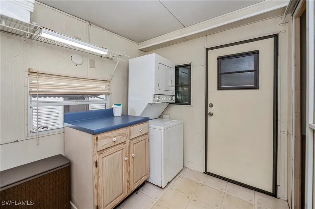 182 Caravan Circle North Fort Myers FL 33903