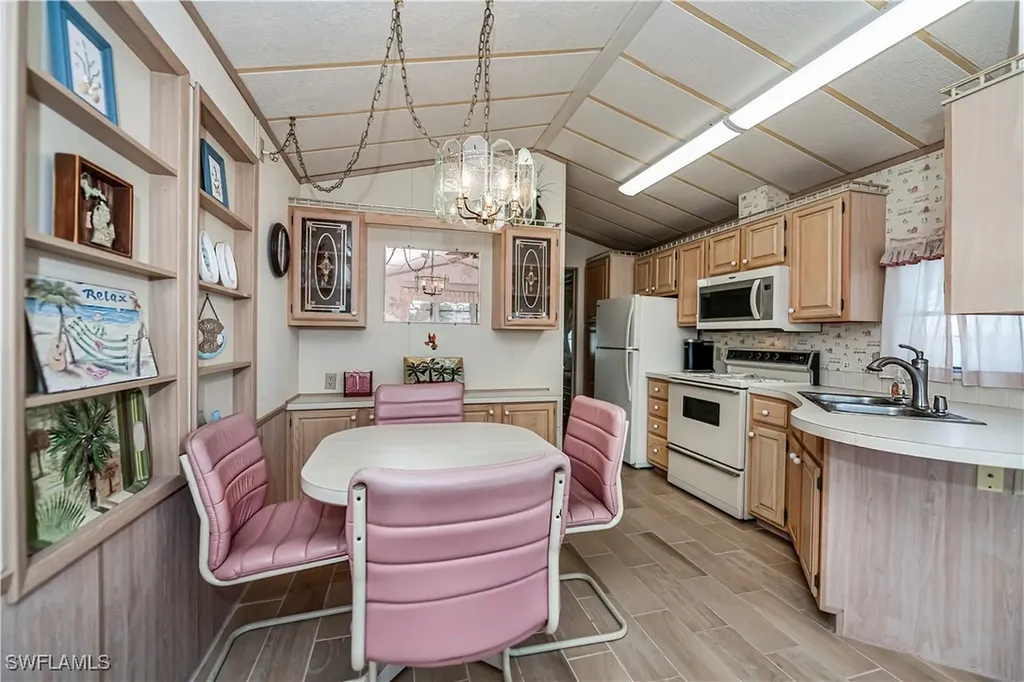 182 Caravan Circle North Fort Myers FL 33903