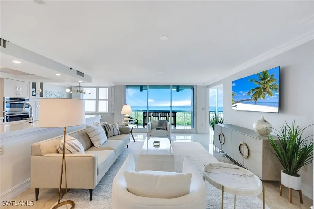 6585 Nicholas Boulevard Naples FL 34108