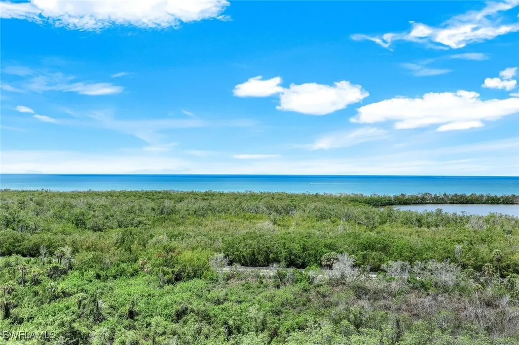6585 Nicholas Boulevard Naples FL 34108