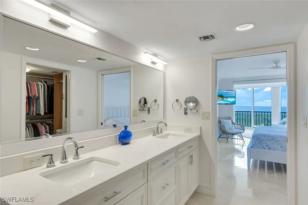 6585 Nicholas Boulevard Naples FL 34108