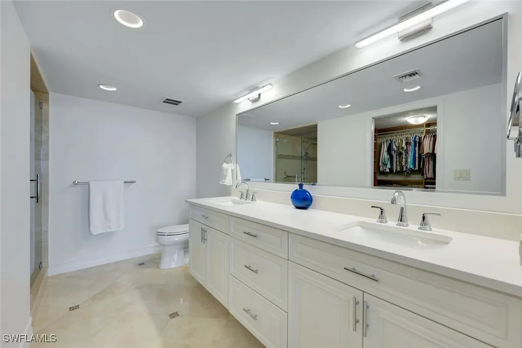 6585 Nicholas Boulevard Naples FL 34108