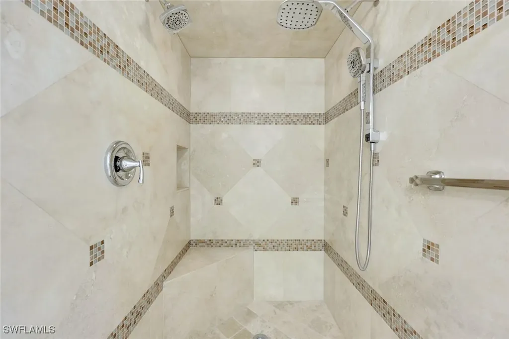 6585 Nicholas Boulevard Naples FL 34108