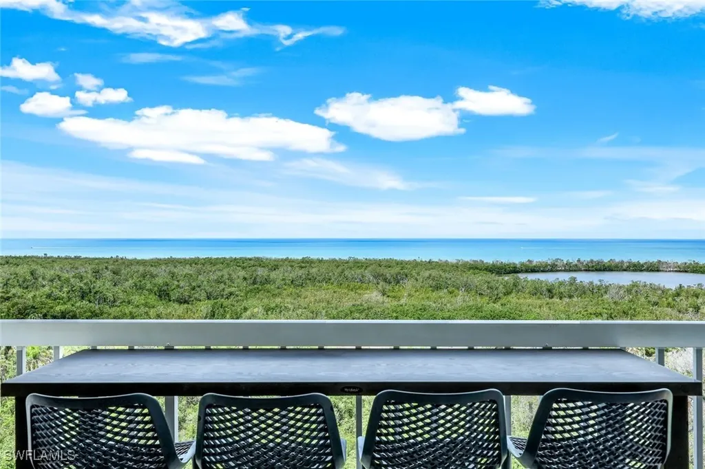 6585 Nicholas Boulevard Naples FL 34108