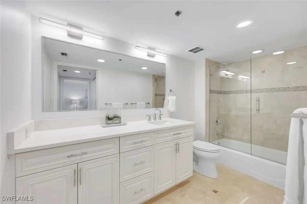 6585 Nicholas Boulevard Naples FL 34108