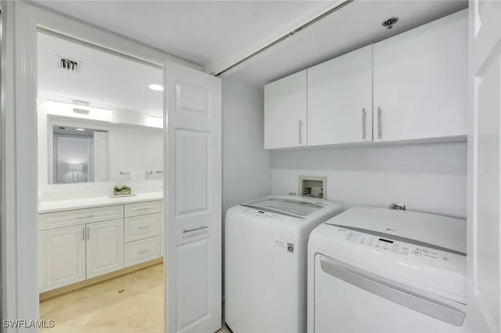 6585 Nicholas Boulevard Naples FL 34108