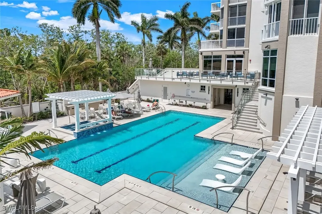 6585 Nicholas Boulevard Naples FL 34108