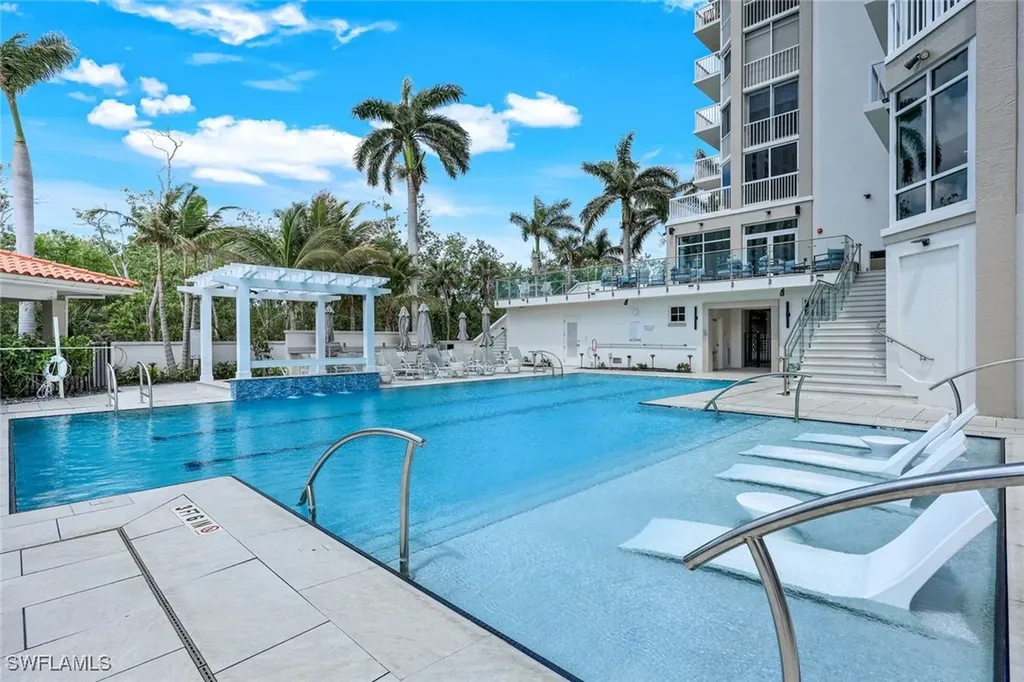6585 Nicholas Boulevard Naples FL 34108