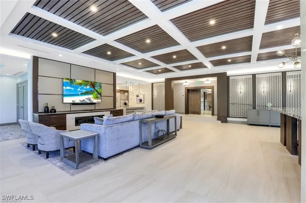 6585 Nicholas Boulevard Naples FL 34108