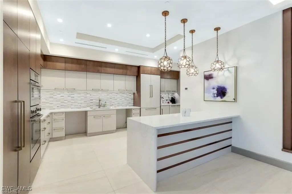 6585 Nicholas Boulevard Naples FL 34108