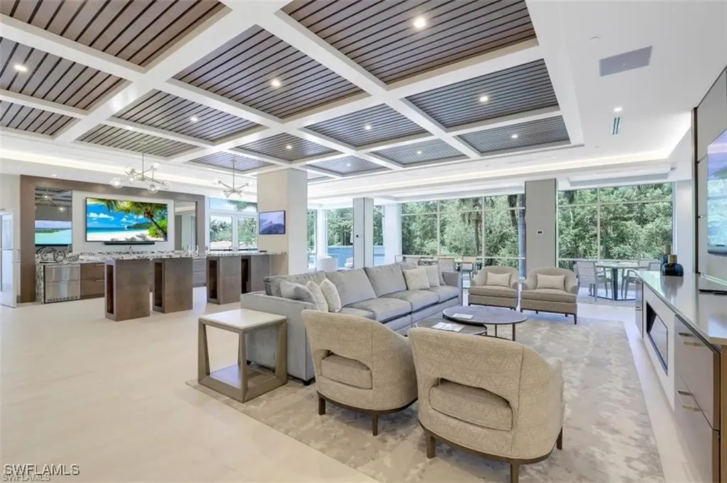 6585 Nicholas Boulevard Naples FL 34108